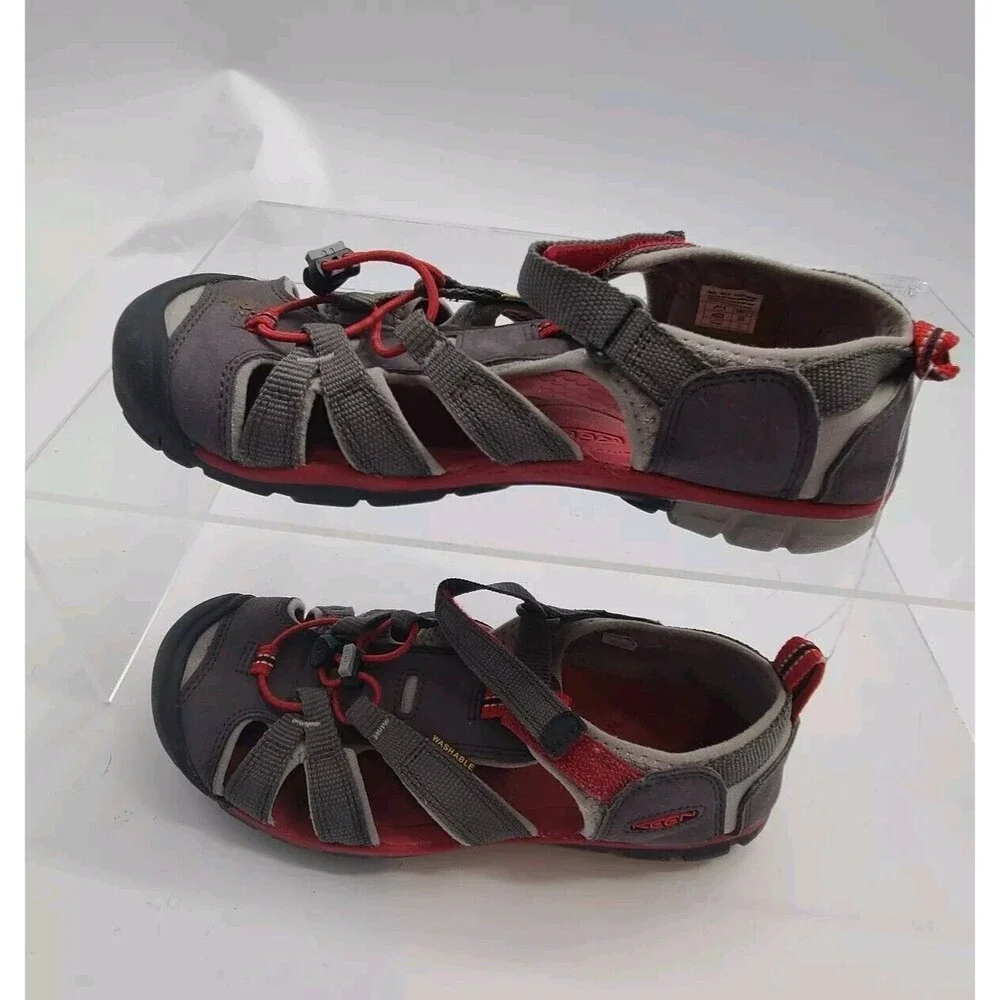 Women's Keen US Size 6 Newport H2 Sandals Gray Red Hiking Water Slip On